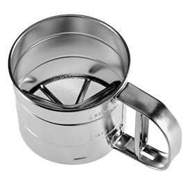 Birkmann 431010 Setaccio per farina e zucchero a velo per 250 g, ø 10 cm, in lamiera stagnata e acciaio INOX Birkmann 431010 Setaccio per farina e zucchero a velo per 250 g, ø 10 cm, in lamiera stagnata e acciaio INOX