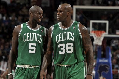 Boston Celtics v Cleveland Cavaliers: Kevin Garnett and Shaquille O'Neal Photographic Poster Print by David Liam Kyle, 28x42
