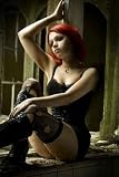 Gothic Am Fenster - 24