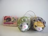 もぞもぞ いもむし にゃんこ ぬいぐるみ 人気2種 ねこ 袖 動画全2種 1 グレーにゃんこ&迷彩の袖 2 茶トラに