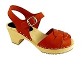 Sabots su&eacute;dois: Sabots-sandales en cuir rouge