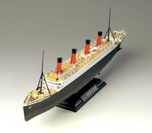 Cover image : 1/700 タイタニック R.M.S. TITANIC ACADEMY