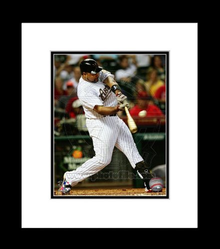 Houston Astros Carlos Lee Batting Framed Picture 8x10