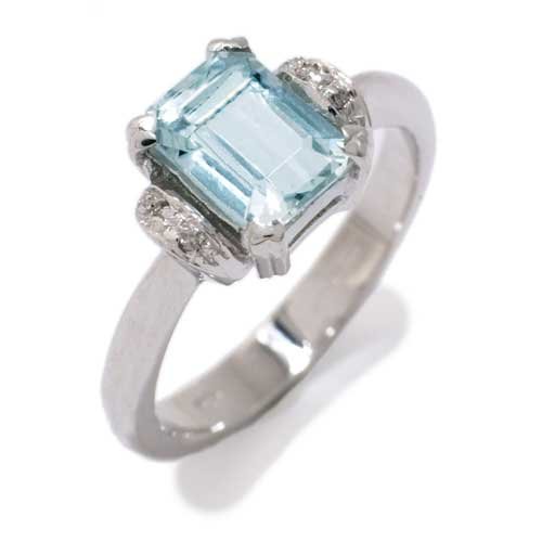 Gioie Ring Ladies in 18-karat Gold with Aquamarine and Diamond, form Rectangle, weight 5.3 grams