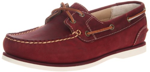 Dress down in a timeless classic with the Amherst boat shoe from Timberland. Its soft leather upper and crisp stitch detail stay pitch-perfect while the flexible rubber sole gives you a smooth, easy stride. This is a staple of any shoe closet.