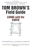 Tom Brown's Field Guide to Living with the Earth (Tom Brown's Field Guides)