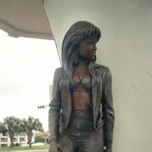 Selena - Selena's statue