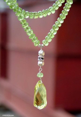 Peridot necklace  'Spring Waterfall' 0.3 W 21.9 L