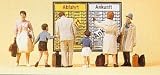 Preiser 10417 Passengers Studying Information Boards