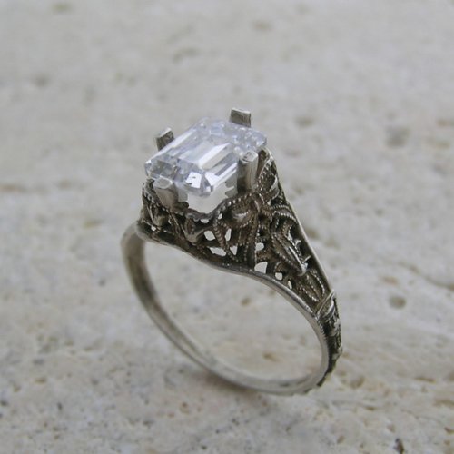 14K White Gold Antique Style Bow Motif Ring