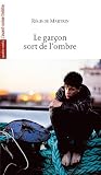 Le gar�on sort de l'ombre