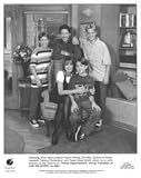 TIM ALLEN , JONATHAN TAYLOR THOMAS , ZACHERY TY BRYAN , PATRICIA RICHARDSON AND TARAN NOAH SMITH IN HOME IMPROVEMENT ORIGINAL 8X10 PHOTO