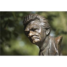 photographie Prime minister Bob Hawke bust in botanic gardens. est disperible en (L x H): 30 x 20...