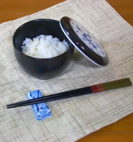 単身生活に、お冷がレンジでチン！美味しい一膳おひつ茶碗セラミック製・蓋は優しい磁器有田焼花うさぎ絵柄