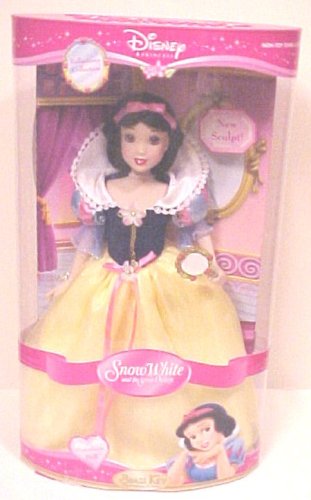 Childrens Toyshop  Toys : Disney Princess Snow White and The Seven Dwarfs Porcelain Doll