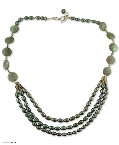 Pearls and labradorite strand necklace Sophistication