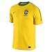 Mit einem Rundhalsausschnitt, der sich an die ber�hmten Jerseys anlehnt, die Brasilien bei seinem 
Weltmeisterschaftssieg in 1970 trug, und mit perforierten Streifen an den Schultern F�nf Sterne auf 
der linken Schulter feiern die f�nf Weltcupsiege Brasiliens in der Vergangenheit. Im Nackenbereich 
befindet sich eine Grafik mit dem Schriftzug "Brasil", w�hrend auf der Innenseite des 
Halsausschnitts eine kleine brasilianische Flagge und die Botschaft "Nascido Para Jogar Futebol" 
(Zum Fu�ballspielen geboren) zu finden sind.Auf der Innenseite des Jerseys, und zwar auf der 
R�ckseite des brasilianischen Verbandsabzeichens und symbolisch direkt �ber dem Herzen, befindet 
sich eine Grafik. Der Schriftzug ist in einer von einem brasilianischen K�nstler entworfenen 
Schriftart gehalten und erfasst den ber�hmten, vor Leben spr�henden Geist Brasiliens, indem er die 
Sch�nheit des Regenwaldes stilisiert, der einen so gro�en Teil des Landes bedeckt.Netzeins�tze 
bieten �berragende Bel�ftung, w�hrend verwegene brasilianische Farben und das klassische 
Teamabzeichen den Look vervollst�ndigen und allen deine unumst��liche Unterst�tzung f�r dein 
Lieblingsteam zeigen. Brasilien CBF ist mehr als nur ein Name. Brasilien CBF zeigt, wie Sieger 
aussehen.Dri-FIT-Material leitet Schwei� ab und sorgt f�r ein trockenes, angenehmes 
Tragegef�hl.Innovatives Design f�r hohe Leistung und geringe Umweltbelastung.Kontrastierender, 
gerippter Rundhalsausschnitt.Clubabzeichen auf der linken Vorderseite.Clubabzeichen vorne auf der 
Innenseite.Chevron-Streifen vorne in der Mitte.Netzeins�tze an den Seitenn�hten.Brasil-Siebdruck im 
oberen R�ckenbereich.Material: Dri-FIT 100% recycelter Polyester, Ripp- und Netzmaterial: 100% 
Polyester.Waschmaschinenfest.
