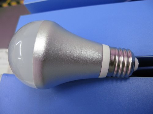 High Quality LED Light Bulb 500 Lumen Warm White 7 WattB00C3ACTP4