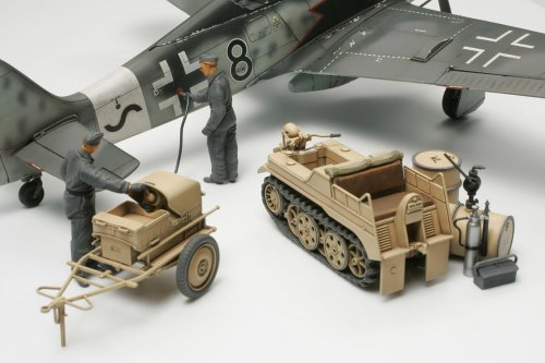 Cover image : 1/48 ミリタリーミニチュアシリーズ No.33 ドイツ航空機用電源車 ケッテンクラート牽引セット