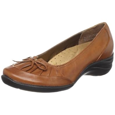 Hush Puppies Women's Amorous Pleated Pump