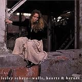Revue Lesley Schatz  / Walls, Hearts & Heroes