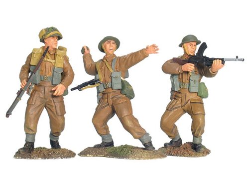 Childrens Toyshop  Toys : William Britain World War II 54mm Figures BRITISH INFANTRY ADVANCING SET #1, 3PC SET