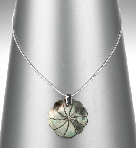 Shell Flower Pendant Necklace