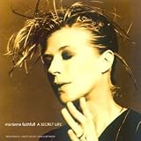 Revue Marianne Faithful  / A Secret Life