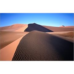 Poster 90 x 60 cm - "The rich orange Sossusvlei Sand dunes of Central Namibia rise to an astonishing 300 metres and cover" von David Else / Lonely Planet Images - auch in anderen Gr��en und als Leinwandbild erh�ltlich