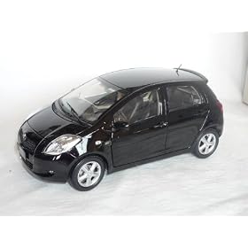 TOYOTA YARIS 2. GENERATION SCHWARZ 1/18 HENGDEE MODELLAUTO MODELL AUTO