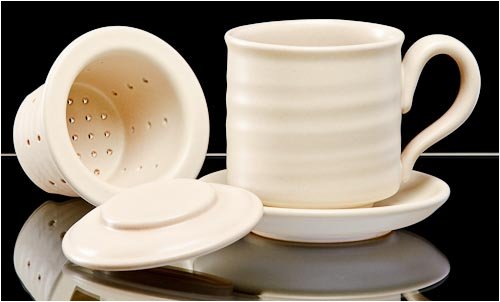 Tee-Becher / Teetasse und Teezubereiter aus Keramik mit Sieb  