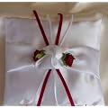 Ringkissen mit Rosen in creme
