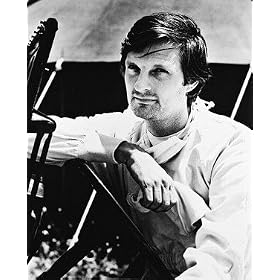 ALAN ALDA AS CAPT. BENJAMIN FRANKLIN "HAWKEYE" PIERCE FROM M*A*S*H #1 - Photo cin�matographique en noir et blanc-GRANDE - 50x40cm