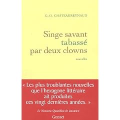 Singe savant tabass� par deux clowns