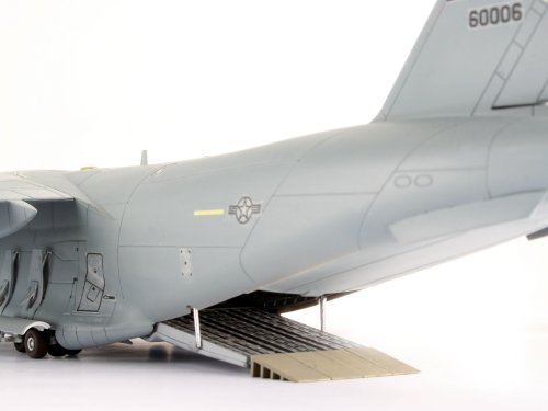 Imagen 3 de Revell Modellbausatz 04044 - C-17 Globemaster III en una escala de 1:144