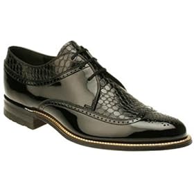 Complement wedding with an elegant shoe.