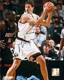 Toni Kukoc Autographed Chicago Bulls 8x10 Photo