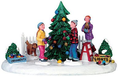 Lemax 93762 Decorating the Front Yard Tree 6"x5"x4"