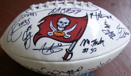 2011 TAMPA BAY BUCCANEERS TEAM SIGNED AUTOGRAPHED FOOTBALL COA + HOLOGRAM