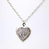 Pendentif Coeur Gravé Argent Plaqué sur une Chaîne de 45cm Présenté par La Olivia Collection