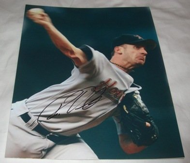 Roy Oswalt Autographed Houston Astros 8x10 Photo W/PROOF, Picture of Roy Signing For Us, Philadelphia Phillies