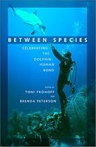 Between Species: Celebrating the Dolphin-human Bond (A Sierra Club Books Publication)