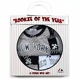 New York Yankees MLB Newborn/Infant 5pc Bib, Bootie, Cap, Blanket and Onesie Gift Set