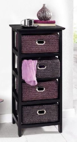 Dekoratives Regalschränkchen in edlem Schwarz, die 4 Polyrattankörbe wurden in dunklen Auberginetönen gehalten. Metallösen als Griffe runden das klare Design ab