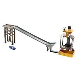  Cars 2 Stunt Ramp Getaway Track Set