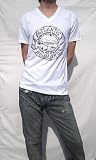 MONOCHROME(モノクローム) Ｔシャツ ザ・モノクロアメリカンなテイストをそのままに、１段階大人な雰囲気を醸し出すデザインVネックＴシャツ ATLANTIC