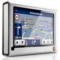 Falk F6 3rd Edition Navigationssystem inkl. TMC (10,9 cm (4,3 Zoll) Display, Kartenmaterial Europa 43, Fahrspurassistent, StadtAktiv) Silber