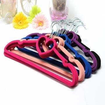 UR Bathroom 5pcs Velvet Non-Slip Heart Shaped Clothes Hanger