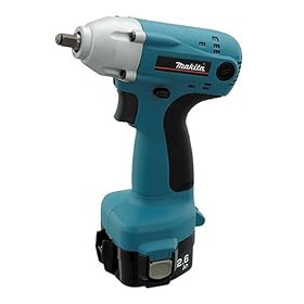 Makita 6917FDWDE 12V 3/8-Inch Cordless Impact Wrench Kit (Variable Speed, Reversible)
