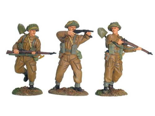Childrens Toyshop  Toys : William Britain World War II 54mm Figures BRITISH INFANTRY ADVANCING SET #2, 3PCE SET